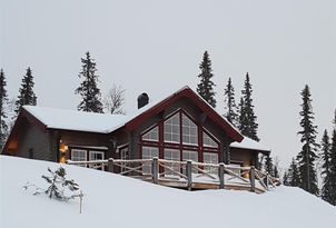 Mysig stuga med toppenläge på Klockarfjället