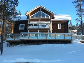 Ski-in/out stort rymligt hus Björnrike