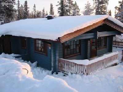 Trivsam, blå stuga i Lofsdalen