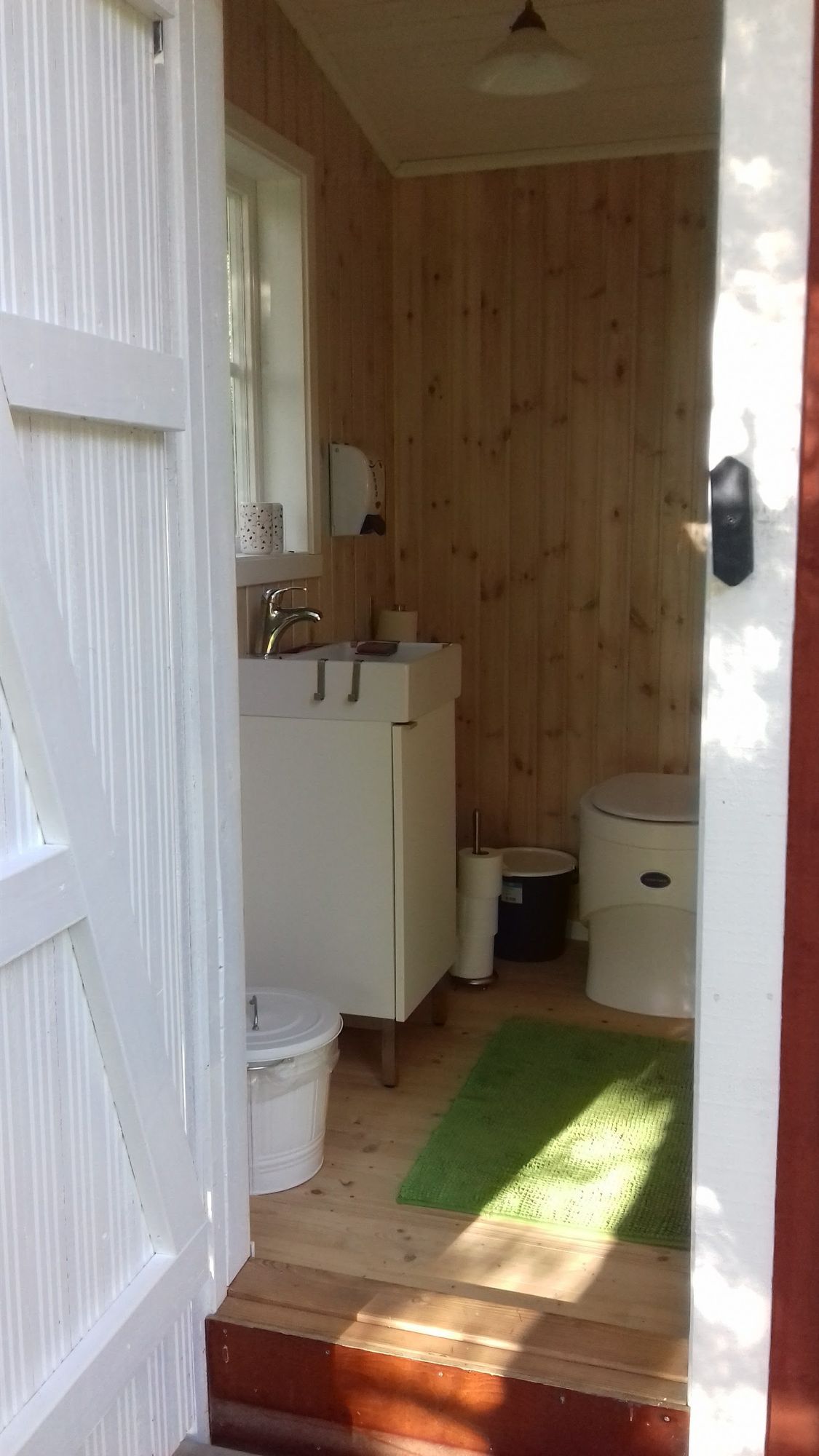 Enkelt boende i charmig cirkusvagn, ta med hästen – bild 5 av 9