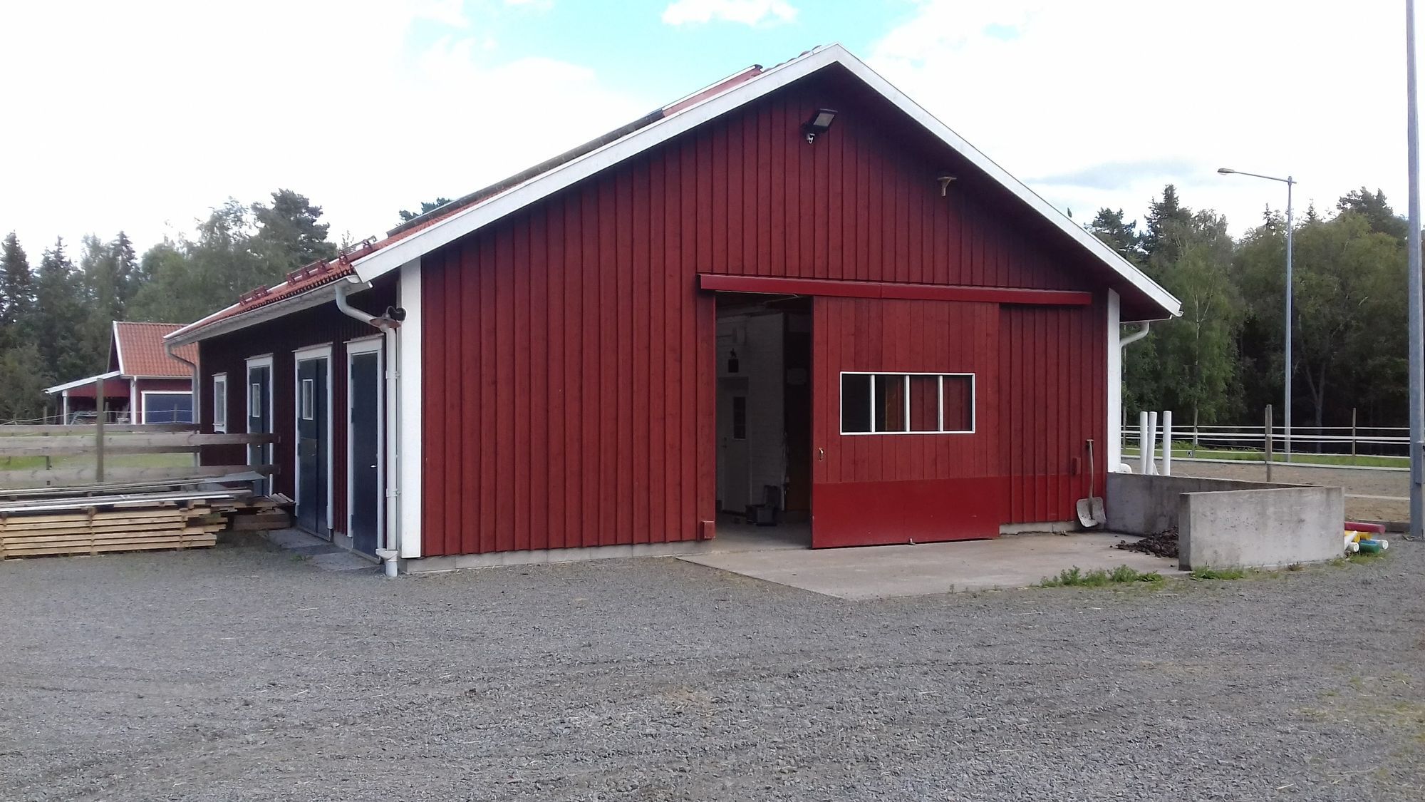 Enkelt boende i charmig cirkusvagn, ta med hästen – bild 7 av 9