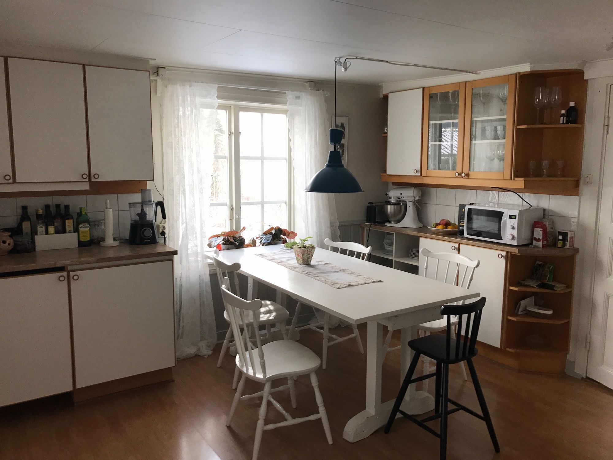 Hyra stuga i ekerö. stuga på ekerö svartsjö.