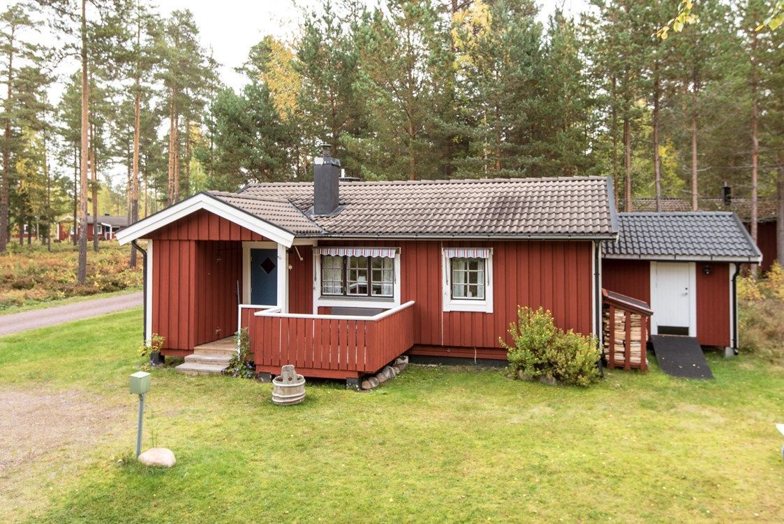 Stuga på Sollerön med nära till Gesundaberget – bild 2 av 24