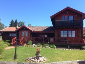 Mora Dalarna, Idylle am Wasser mit eigener Brücke