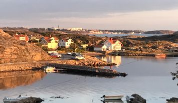 Sjönära hus med vacker havsutsikt