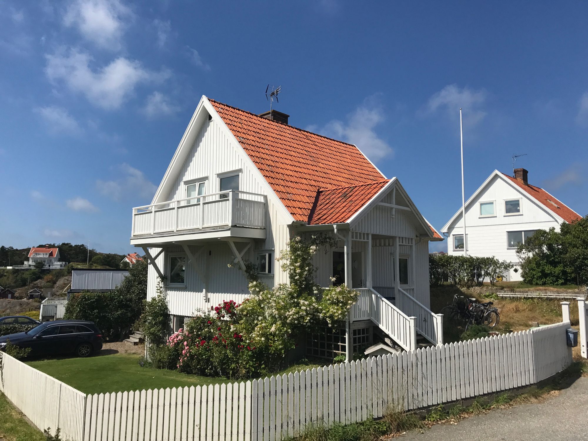 Härligt rymligt sommarhus med sjöbod.