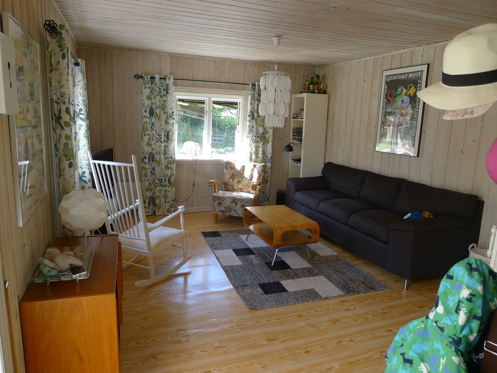 Sommarstuga ett stenkast från Vänern – bild 8 av 24