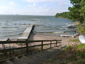Summer cottage a stone's throw from Lake Vänern