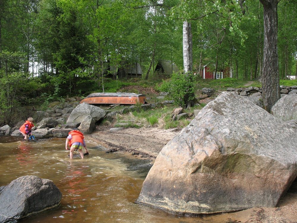 Stuga med strandtomt i sjön Möckeln, Boastad 81 – bild 2 av 6