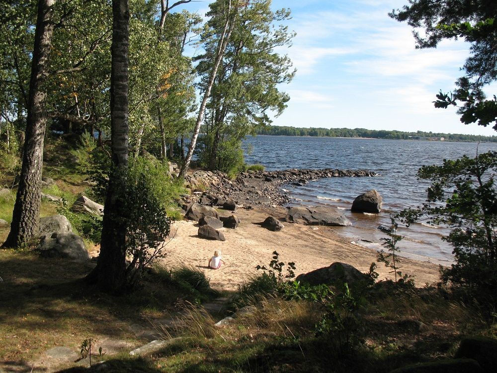 Stuga med strandtomt i sjön Möckeln, Boastad 81 – bild 3 av 6