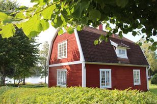 Stort hus med strandtomt