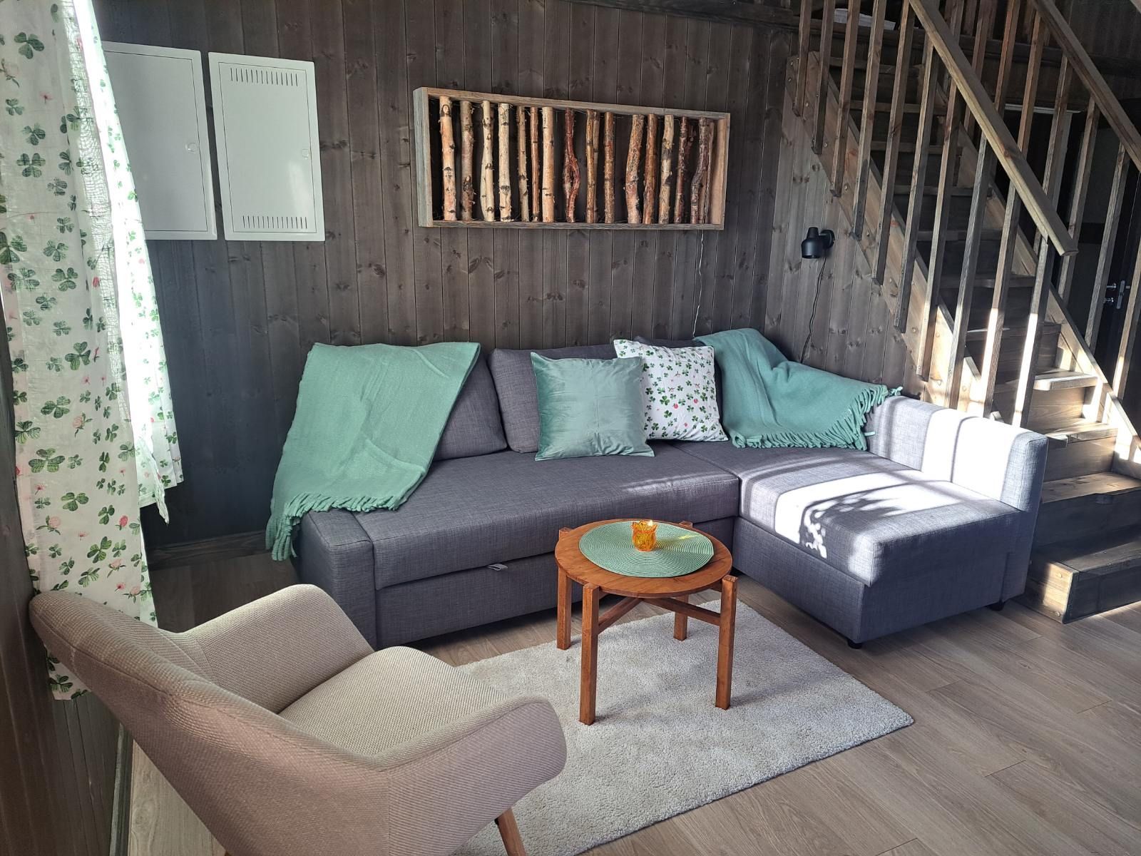 Stuga med loft i härliga Storhogna – bild 3 av 10