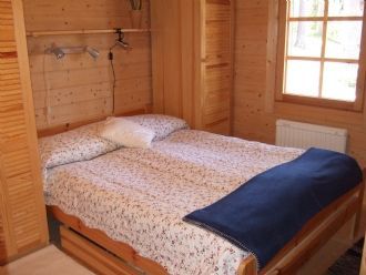 Heleneborgs Gård, timrad åretruntstuga – bild 4 av 7