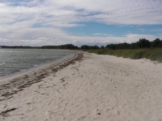 Rymlig sommarstuga med fantastisk sjöutsikt – bild 6 av 16