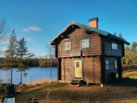 Lake location on private beak with access to boat