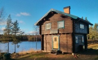 Lake location on private beak with access to boat