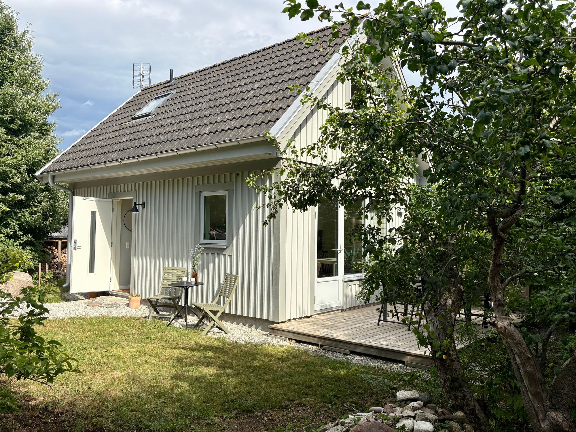 Modern stuga vid kusten - nära Visby.