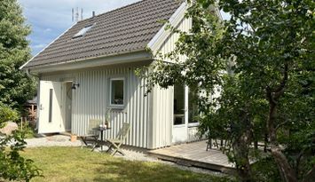 Modern stuga vid kusten - nära Visby.