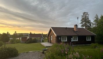 Mysig timmerstuga vid Milsjön/Järvsö