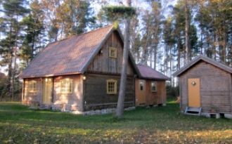 Trivsam stuga mitt på norra Gotland