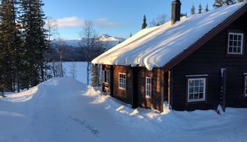 Genuin fjällstuga i bra läge 8+2 bäddar, 110 kvm