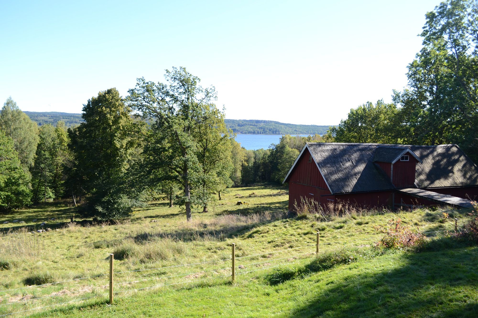 Charmigt torp vid sjön Åsunden – bild 2 av 14