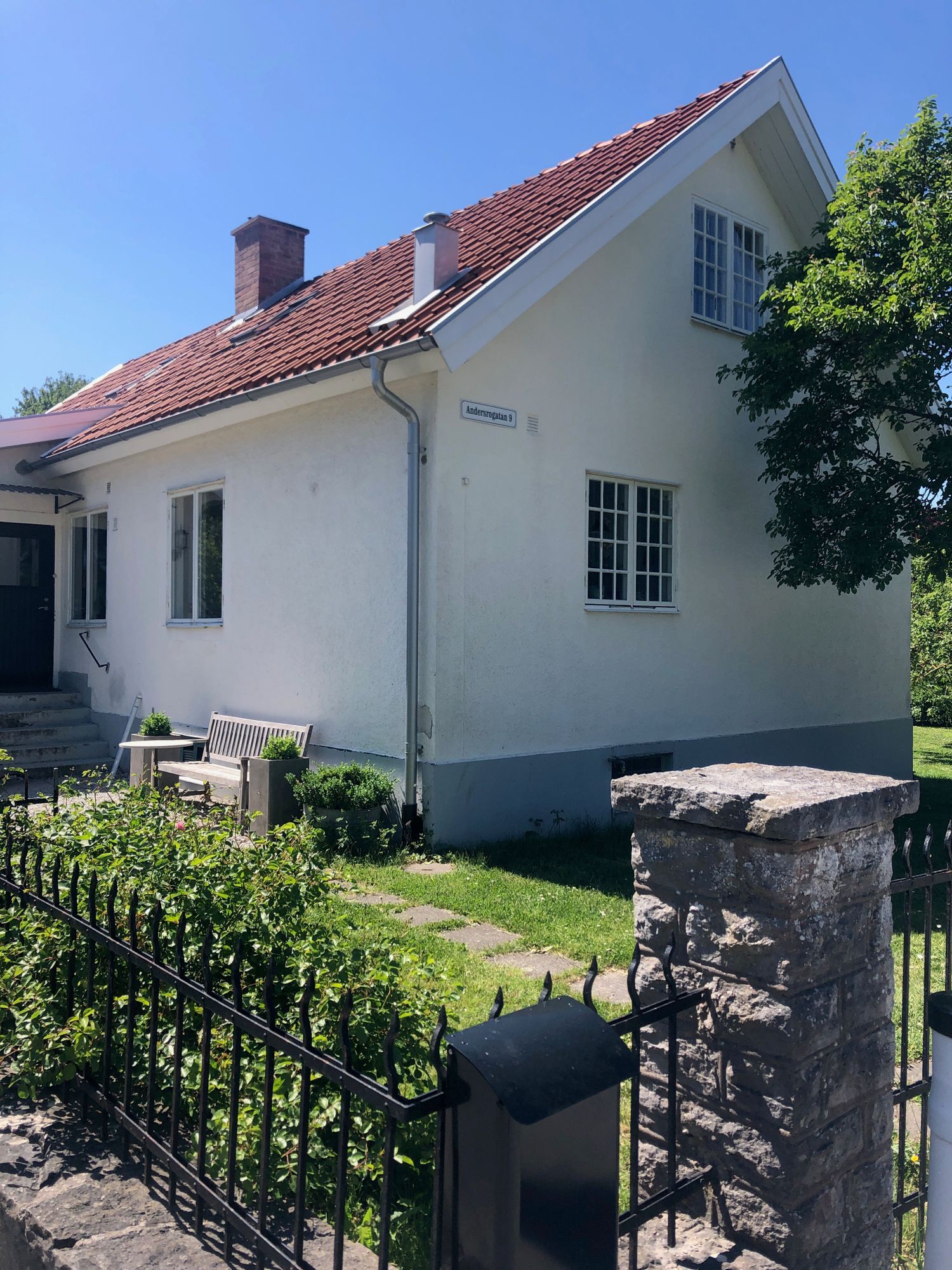 Sänkt pris på stor villa i centrala Visby – bild 6 av 19
