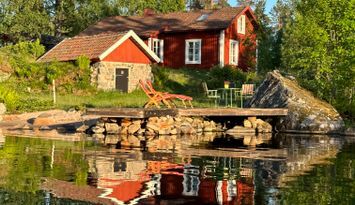 Unikt sjöläge på egen udde, vedeldad bastu! kanot