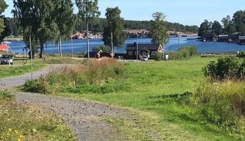 Fin stuga med utsikt över Norrfällsviken