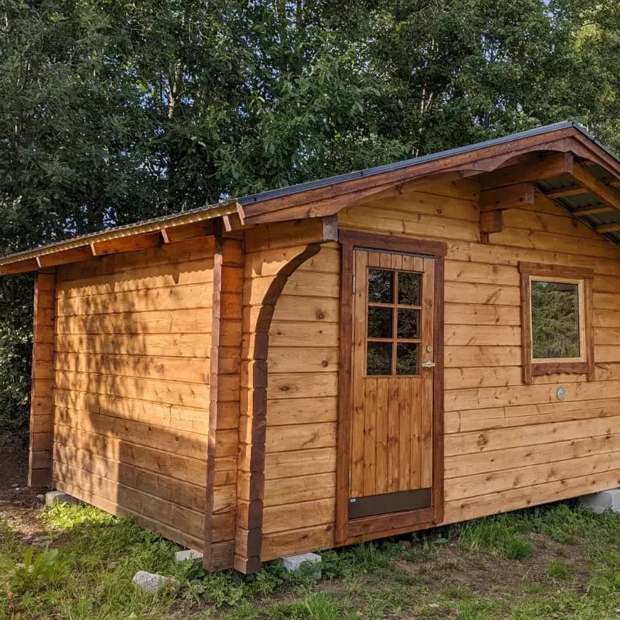 Stuga med vedkamin – bild 2 av 8