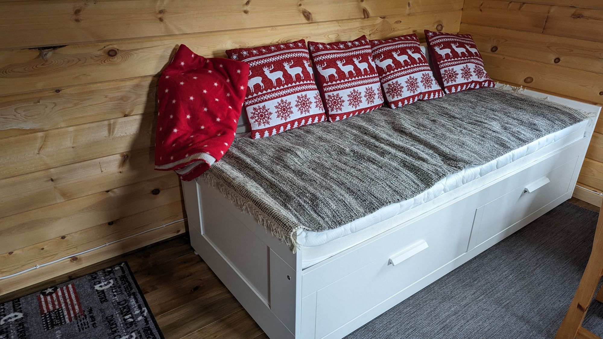 Stuga med vedkamin – bild 7 av 8