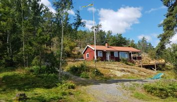 Stockholms Skärgård Muskö stuga vid sjö och hav.