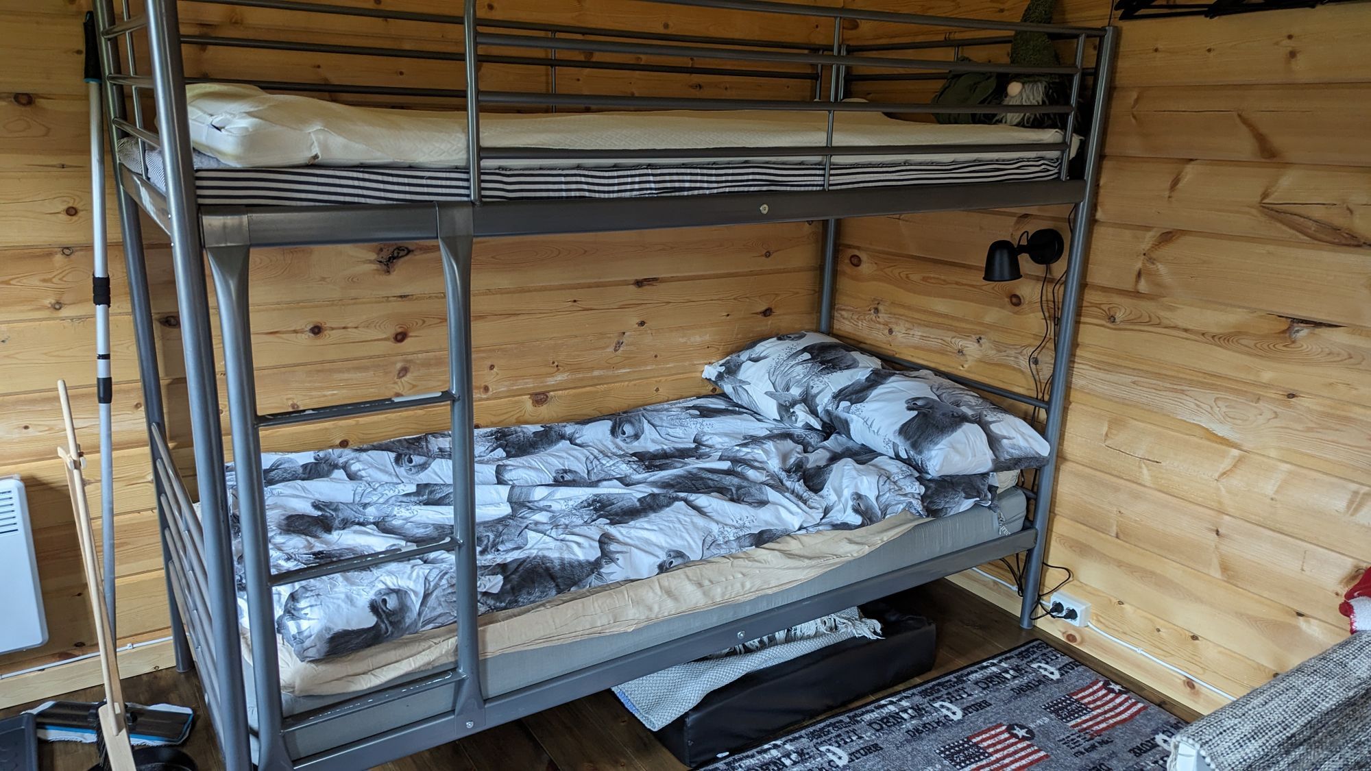 Stuga med vedkamin – bild 8 av 8