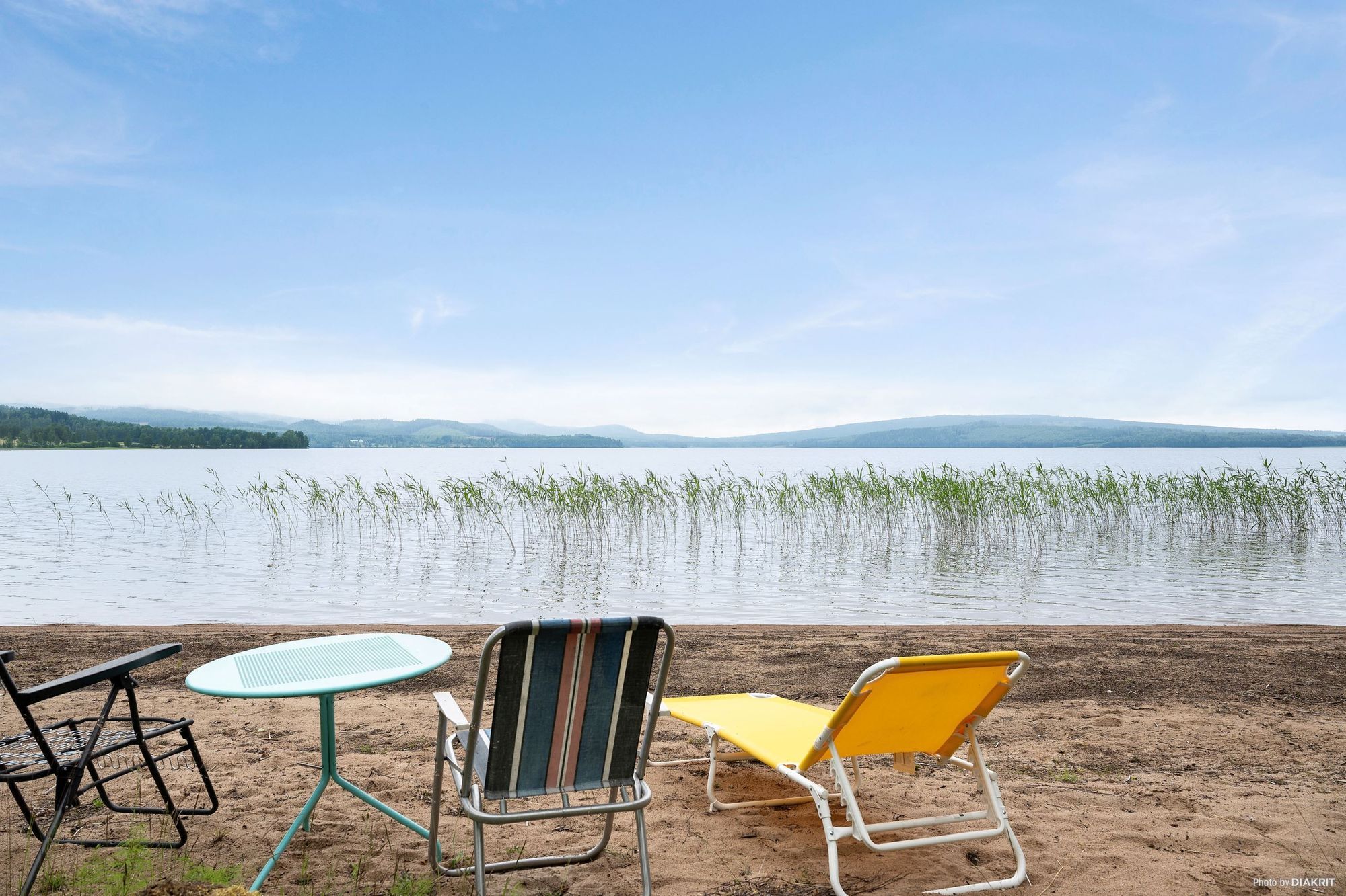 Egen sandstrand & avskildhet–stuga vid Lakenesjön – bild 2 av 14