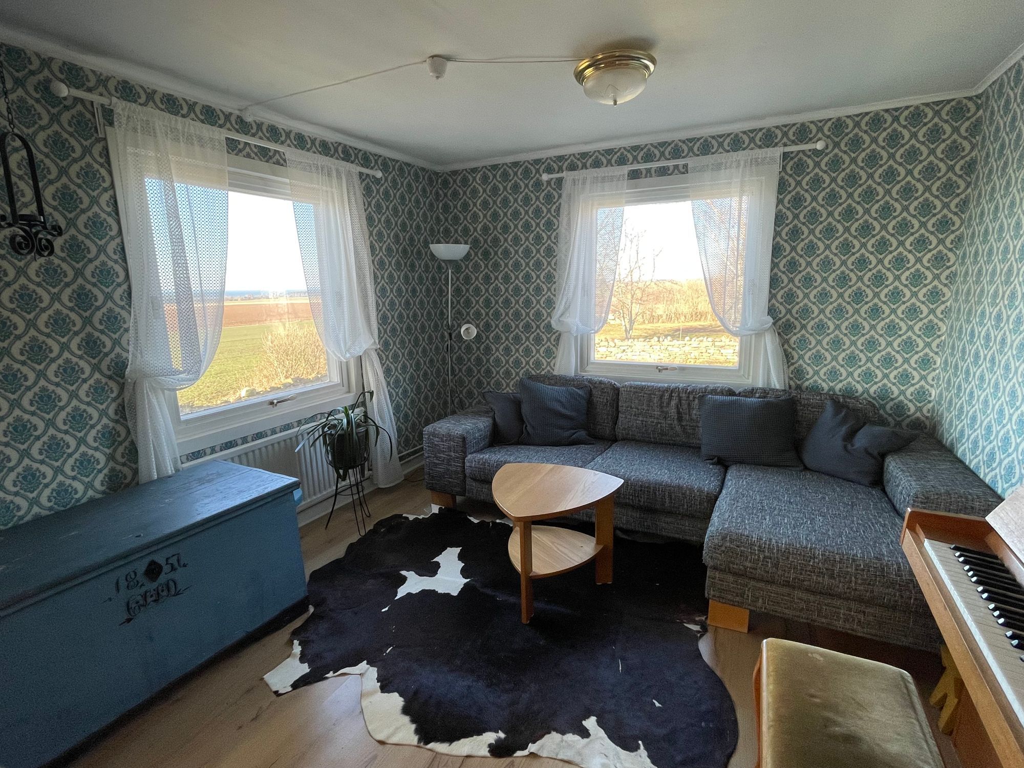Hus på klassisk ölandsgård med fantastisk utsikt – bild 8 av 16