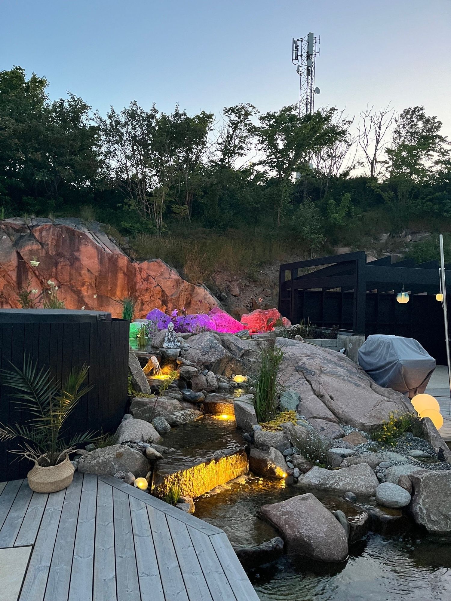 Villa centralt med naturpool, spabad och takterass – bild 7 av 14
