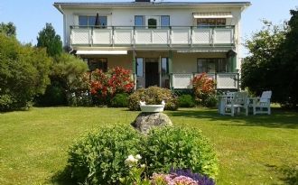 Lägenhet med balkong o uteplats i Byxelkrok.