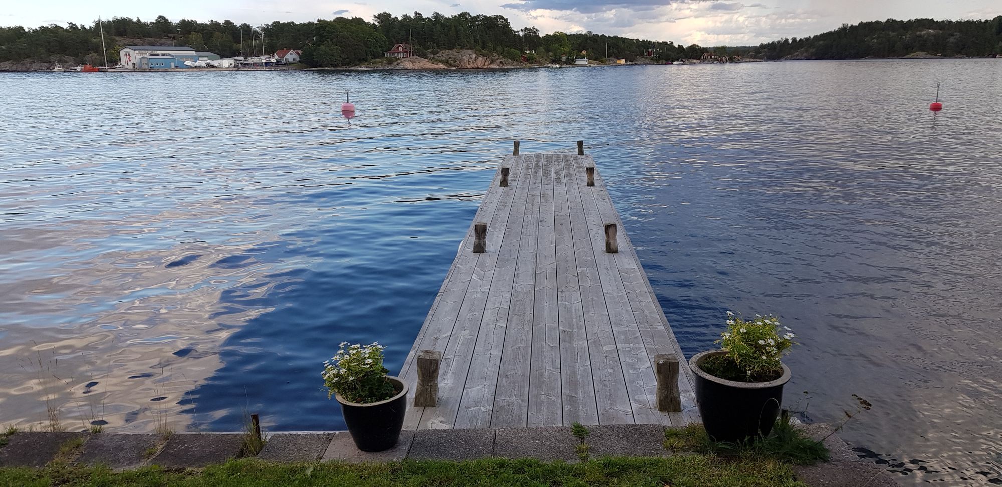 Charmig Sjöstuga på Dalarö, vid havet, egen strand – bild 3 av 18