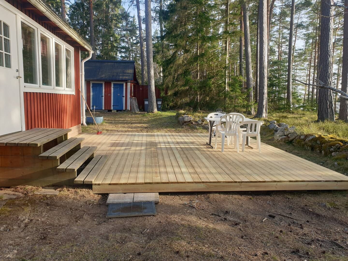 Sommarstuga på sjötomt – bild 10 av 15