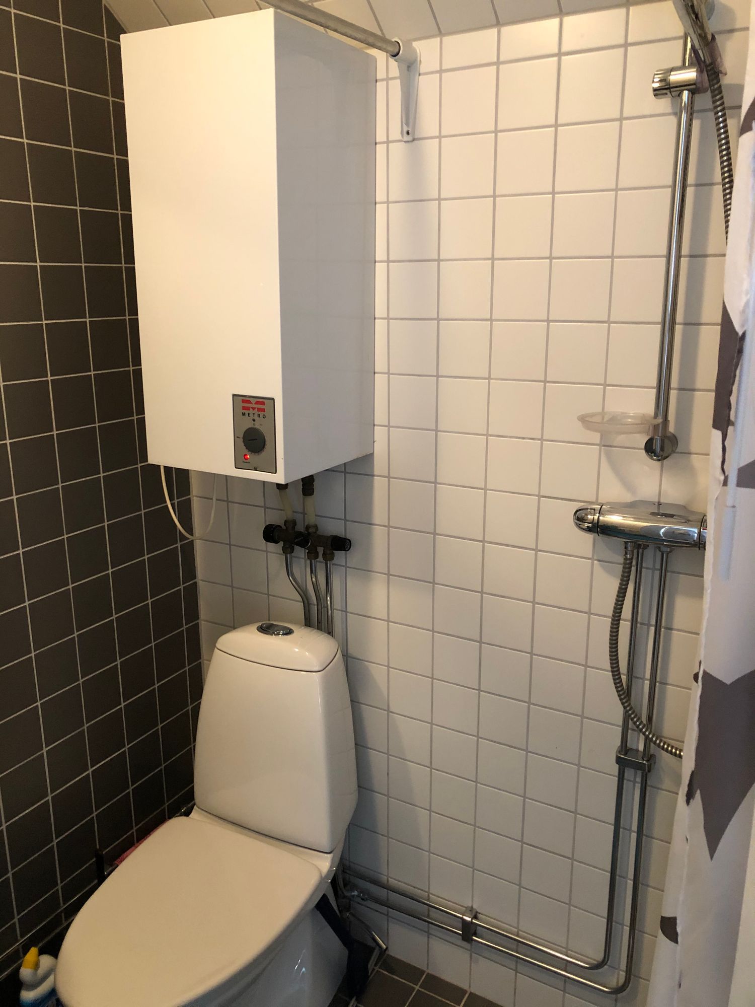 Charmig stuga på sjötomt – bild 15 av 18