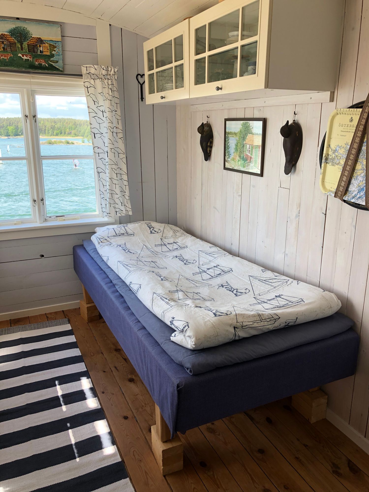 Charmig stuga på sjötomt – bild 12 av 18