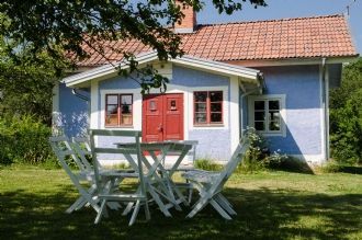 Stuga vid sjö med egen strand – bild 2 av 21
