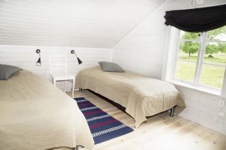Stuga vid sjö med egen strand – bild 14 av 21