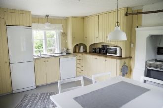 Stuga vid sjö med egen strand – bild 17 av 21