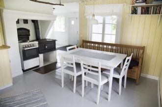 Stuga vid sjö med egen strand – bild 18 av 21