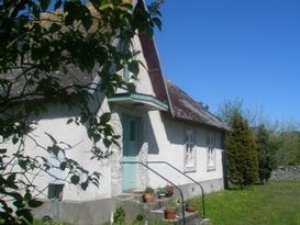 Hus nära Fårö kyrka och stranden