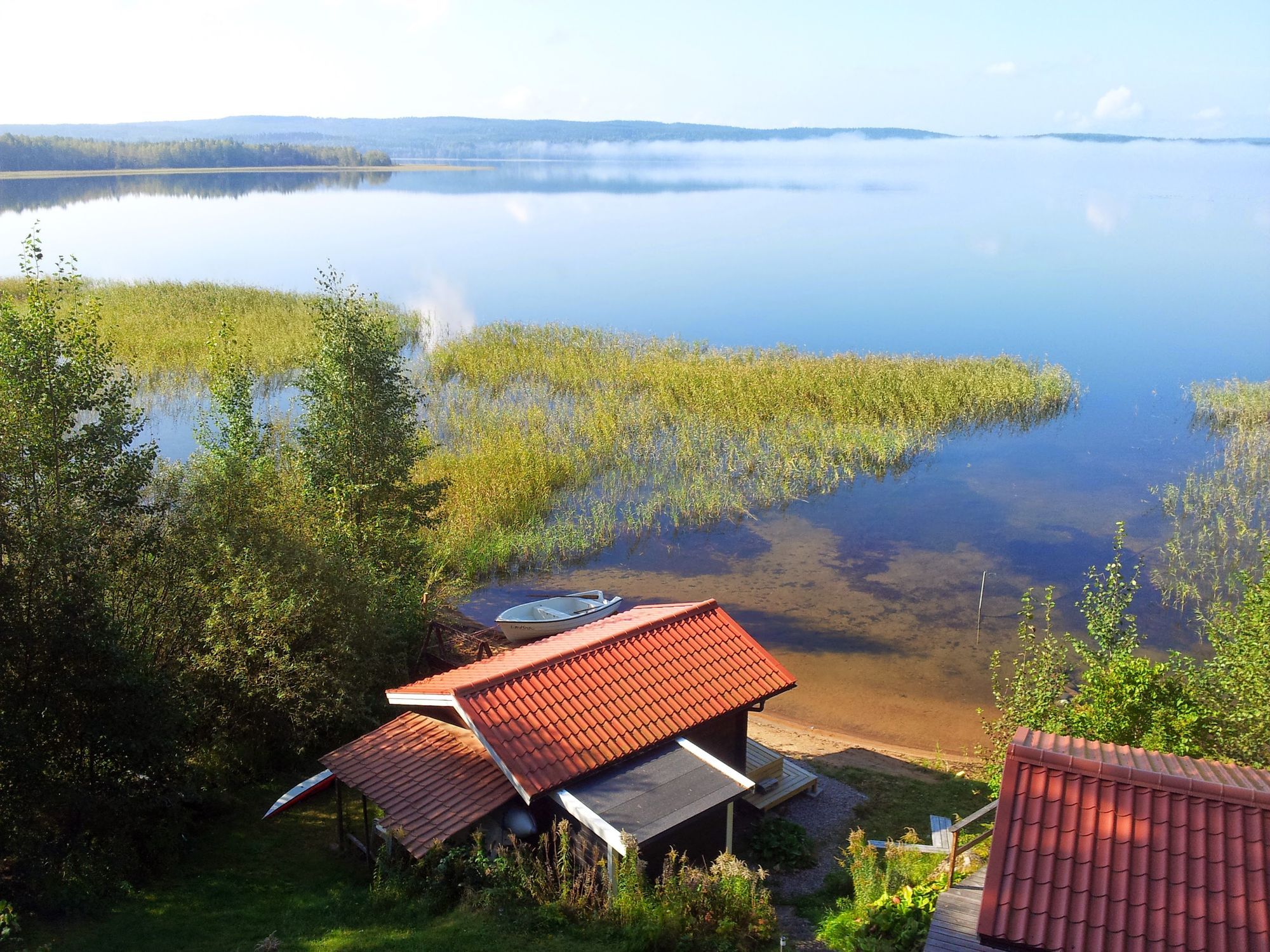 Sommarparadis med egen sandstrand – bild 2 av 17