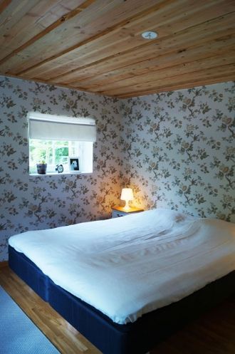 Mysig stuga i skogen – bild 3 av 8