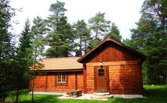 Strandnära stuga på natursköna Östergarnslandet