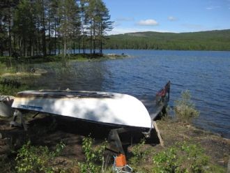 Stuga på strandtomt i Leksand- med roddbåt – bild 12 av 24